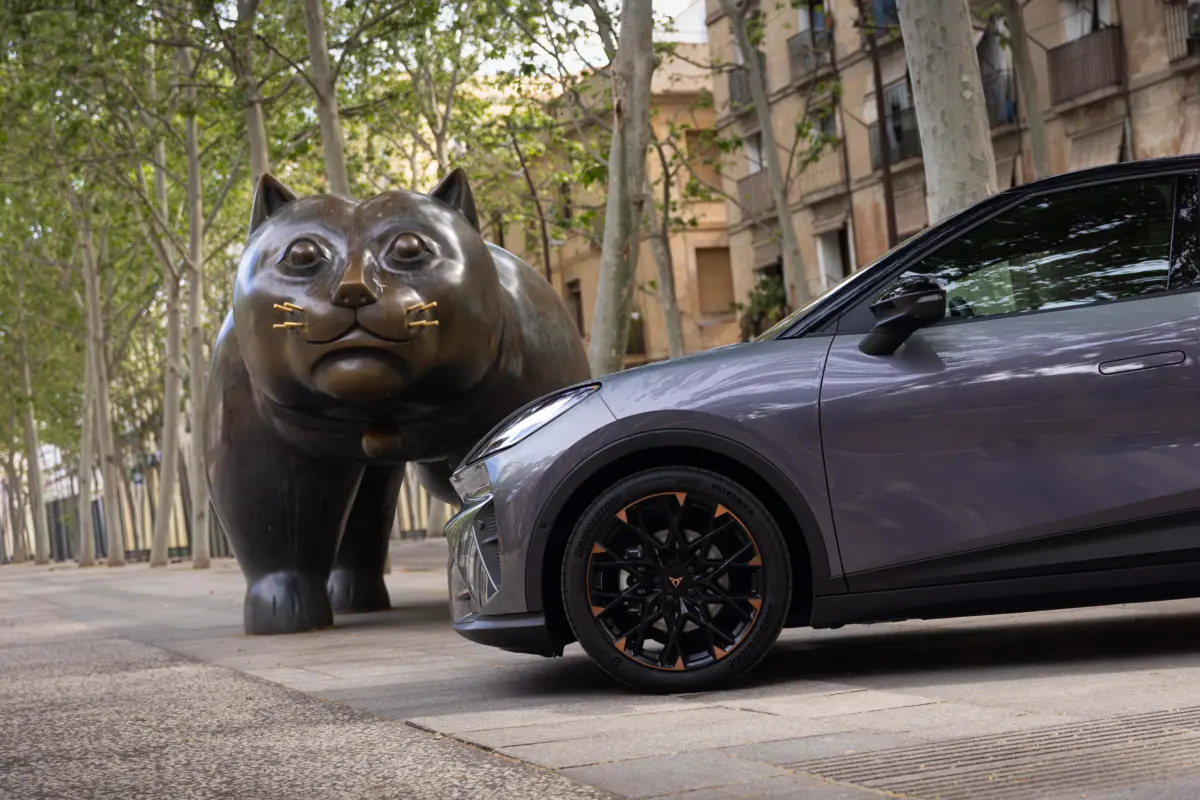 010_New-CUPRA-Raval-takes-to-the-streets-with-rebellious-electric-urban-spirit__HQ