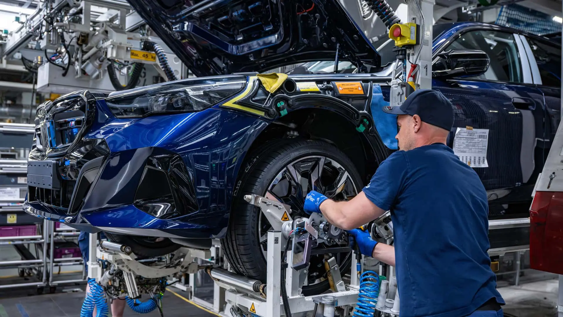Gondoltad volna, hogy már ennyi villanyautót gyártott a BMW?