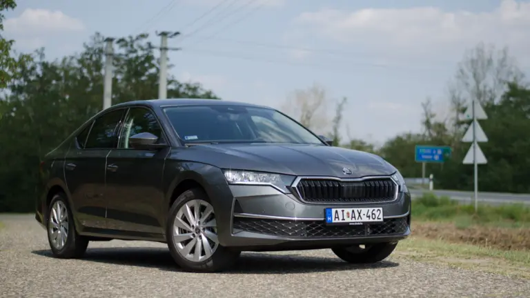 Érkezik a full hibrid Octavia: kiderült, milyen motort kaphat!