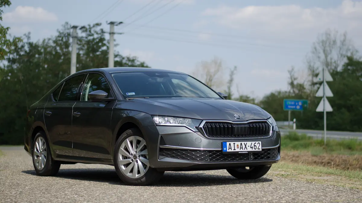 Érkezik a full hibrid Octavia: kiderült, milyen motort kaphat!