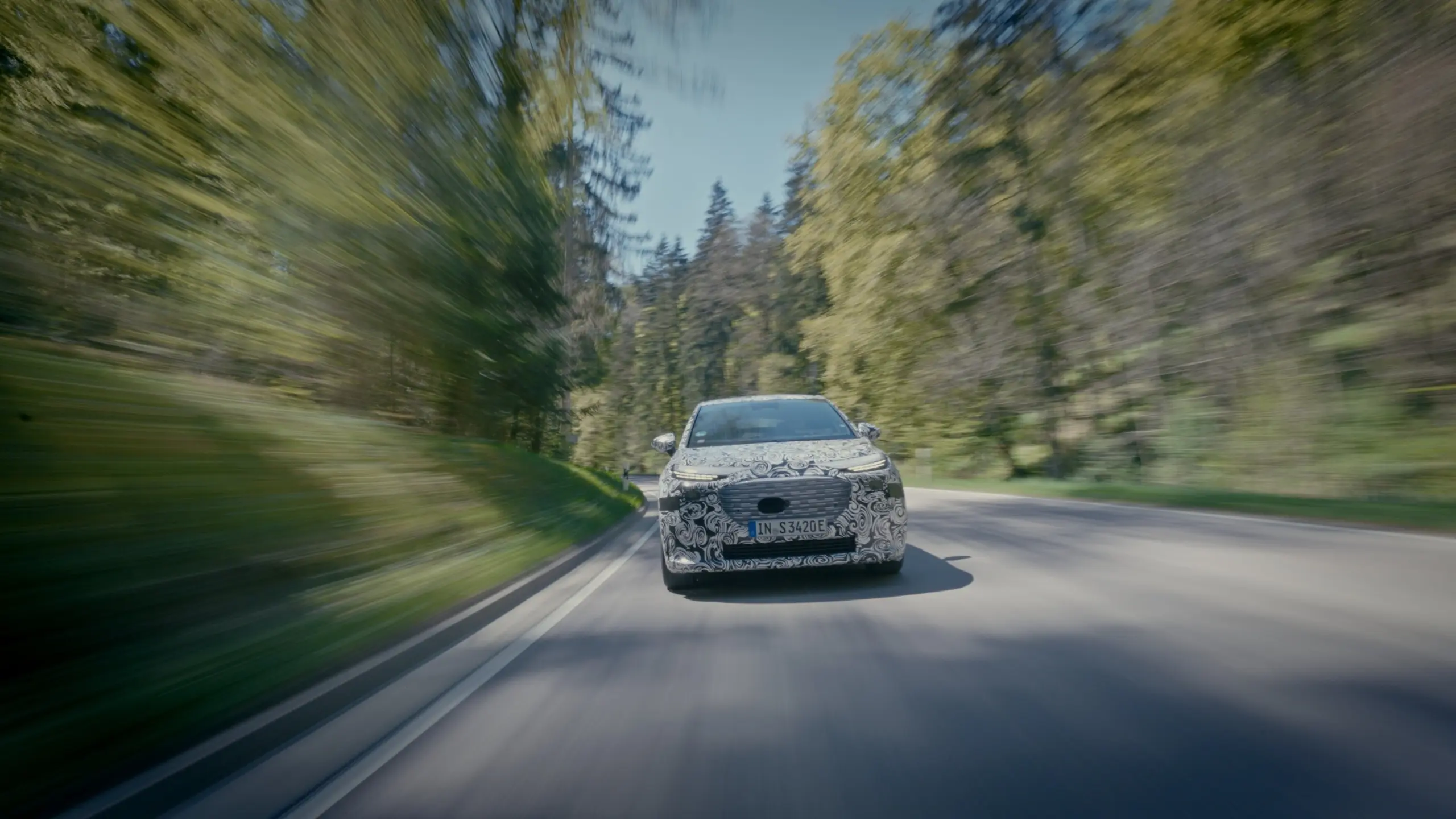 Közel 5 perces videóban mutogatja az új A2-est az Audi! Mutatjuk, milyen lesz!