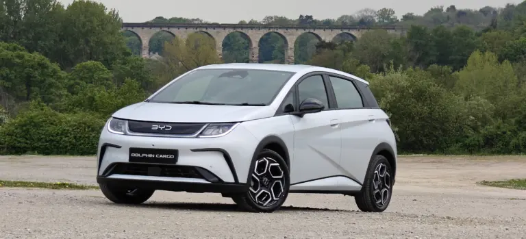 BYD „furgon”? Íme a kishaszongépjárművé átalakított Dolphin!