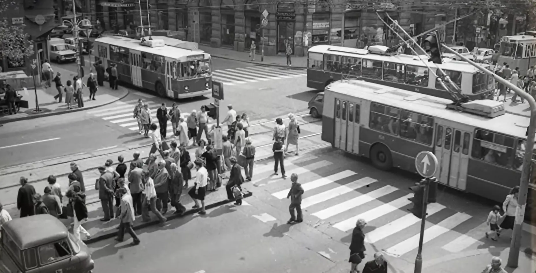 Videó: Így közlekedtek a '80-as évek Budapestjén!