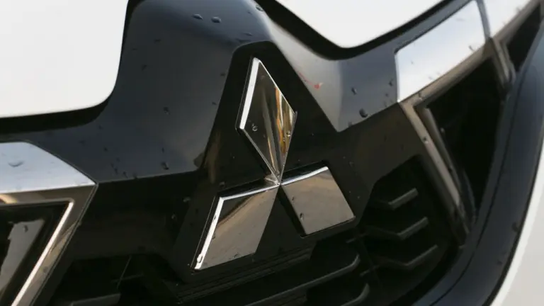 Hivatalos: visszatér a Mitsubishi Pajero! Íme az első fotó!