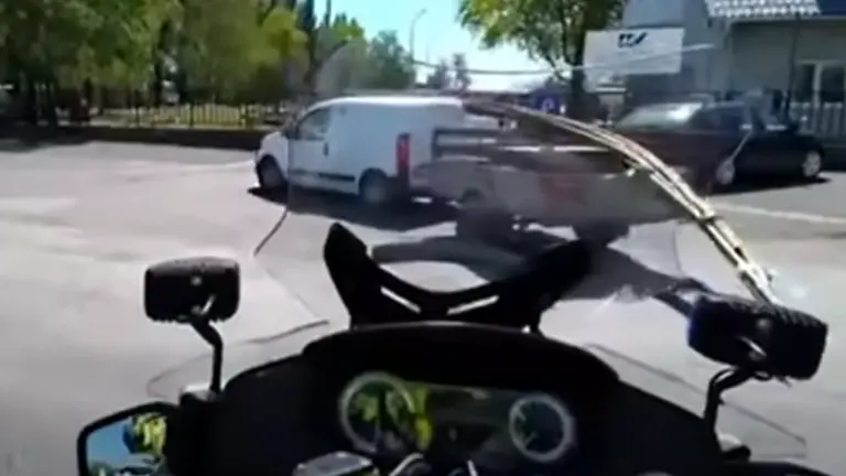 Lecsapott a motoros rendőr: te látod, hogy mi volt a probléma?