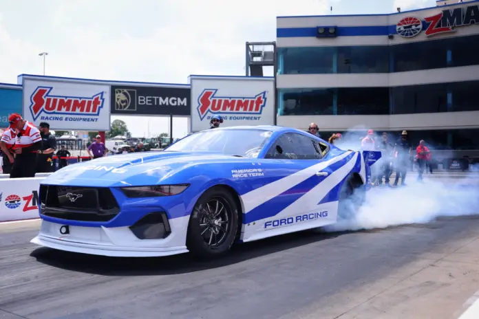 Mustang_Cobra_Jet_2200_1