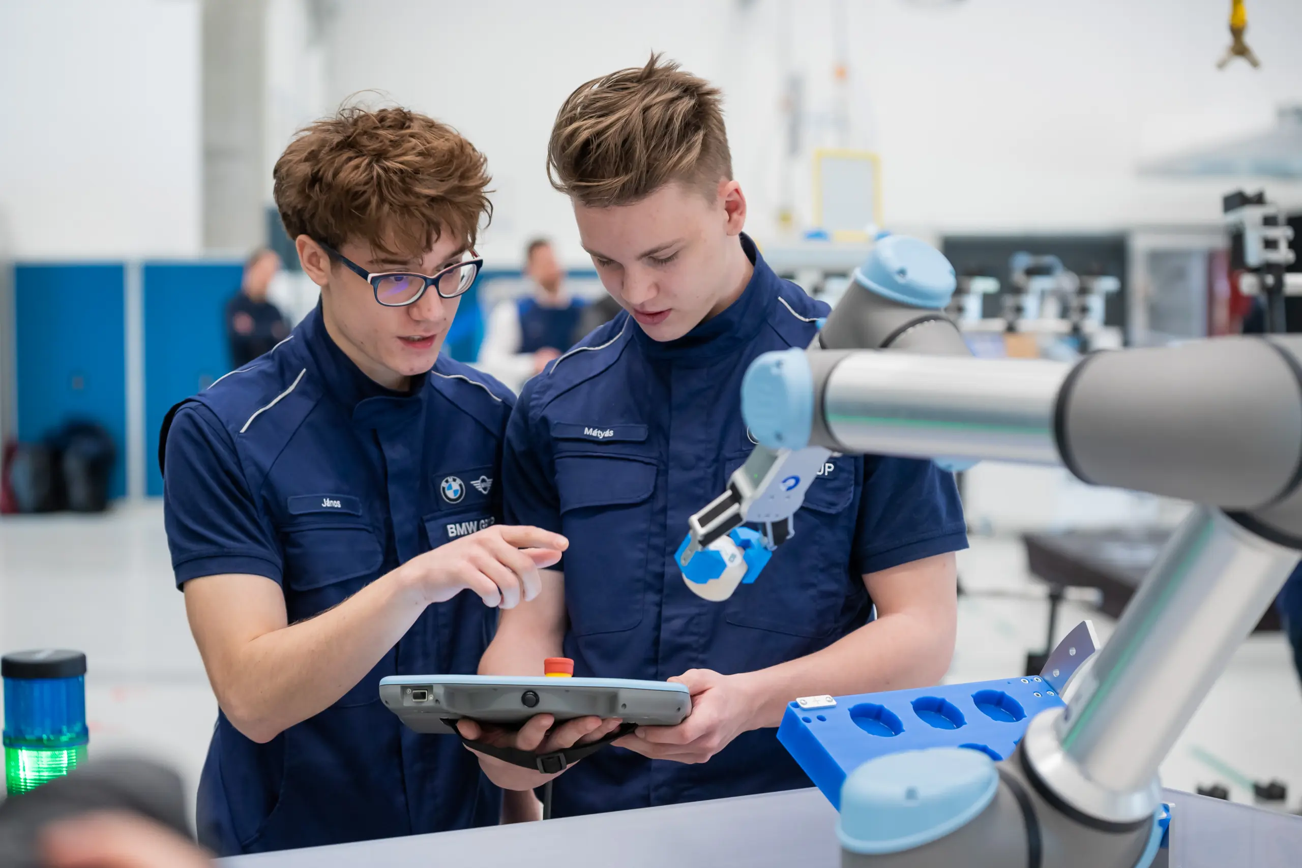 Idén is 100 diák nyert felvételt a debreceni BMW gyár duális szakképzési programjába