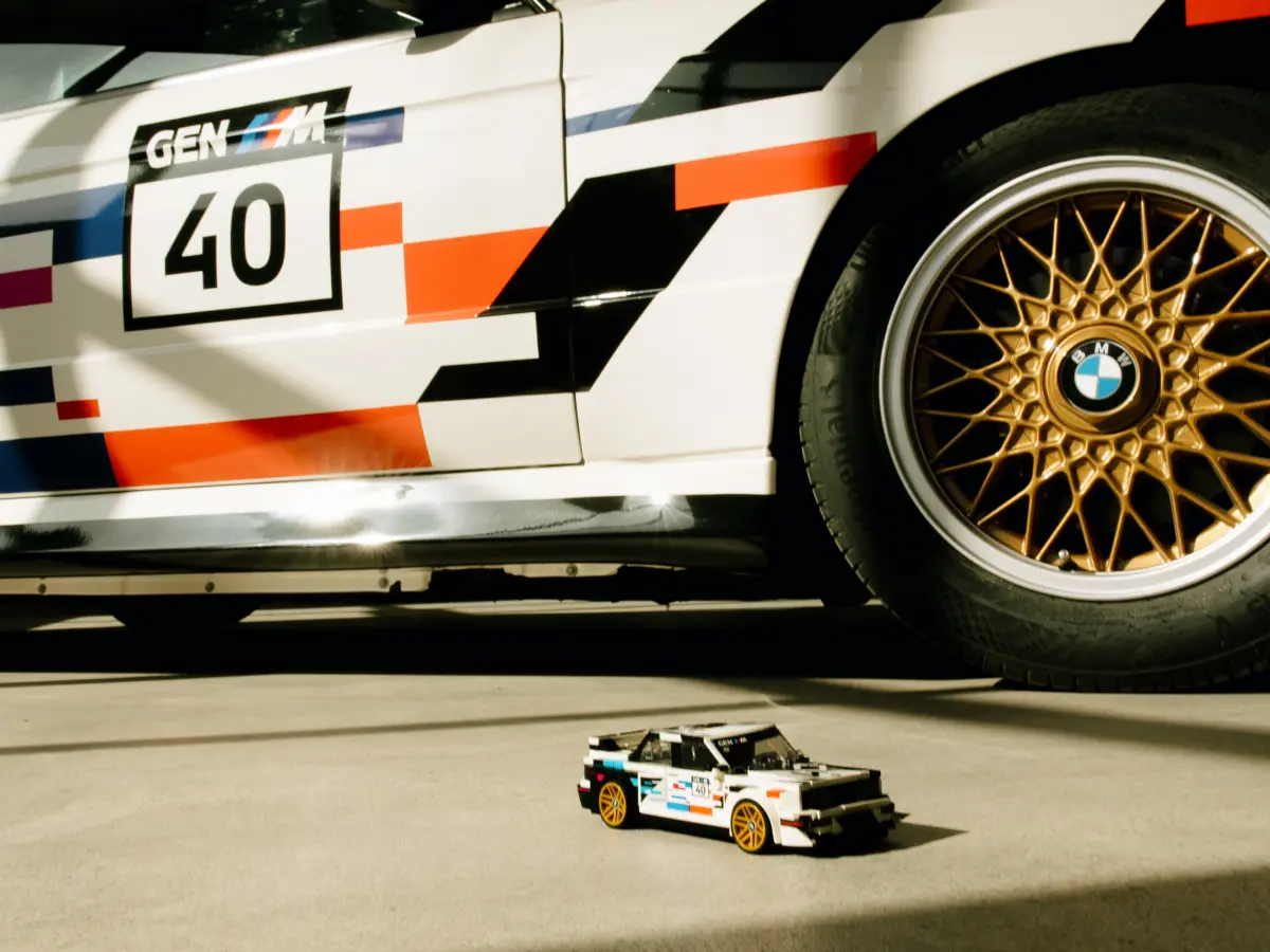P90642084_highRes_bmw-m3-e30-lego-spee
