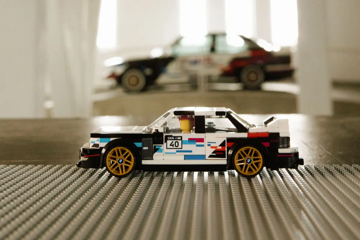 P90642085_highRes_bmw-m3-e30-lego-spee