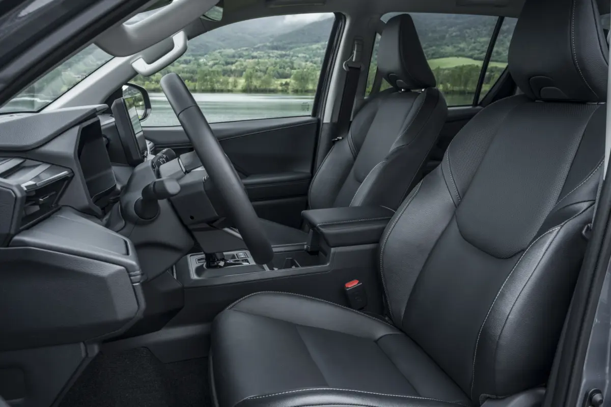 2026_Hilux BEV_High Grade_Ash Grey_Detail_011 (1)