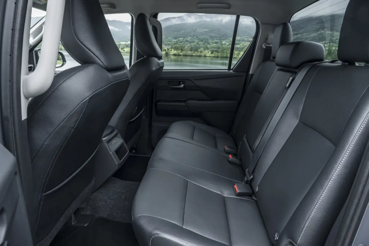 2026_Hilux BEV_High Grade_Ash Grey_Detail_012