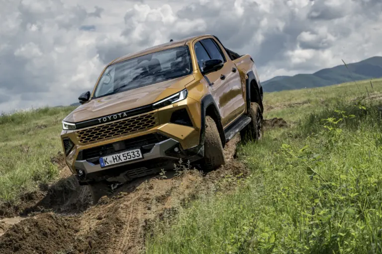 Ennyibe kerül itthon az új, 9. generációs Toyota Hilux! Kipróbáltuk, mutatjuk, mit tud!