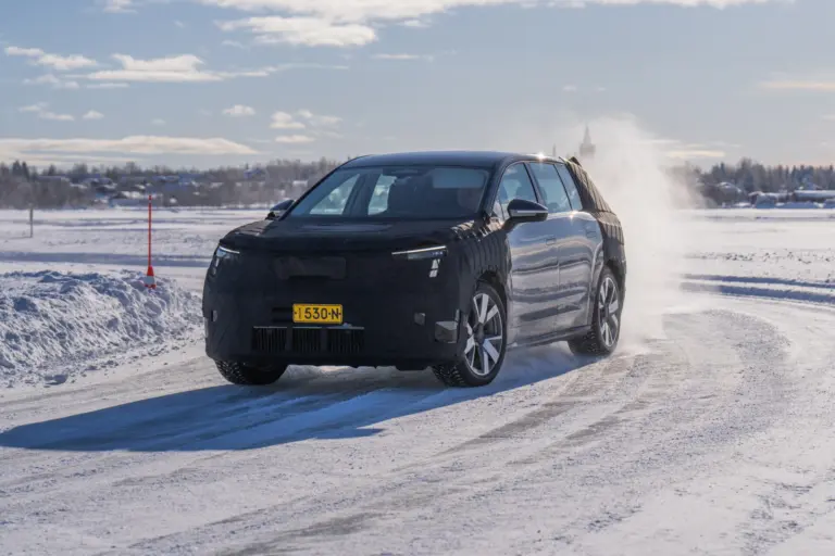 Napokon belül bemutatkozik a Škoda új SUV-ja! Újabb fotókon a Peaq!