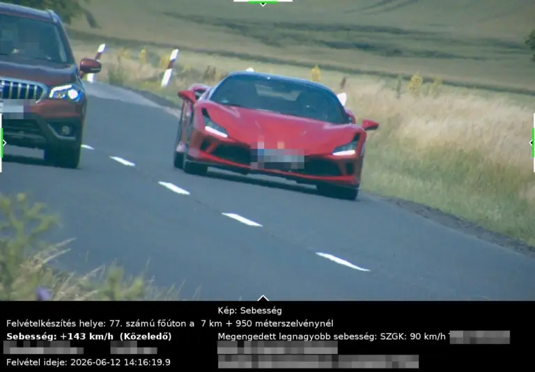 140 km/óra fölötti tempóval előzte a Suzukit a Ferrari sofőrje, jött is a büntetés!