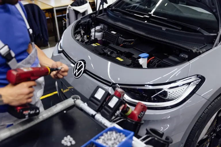 Elképesztő leépítés jöhet a Volkswagennél, 4 németországi gyárat is bezárhatnak!