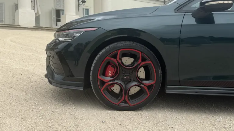 Egyedül a gáton – Volkswagen Golf GTI 50