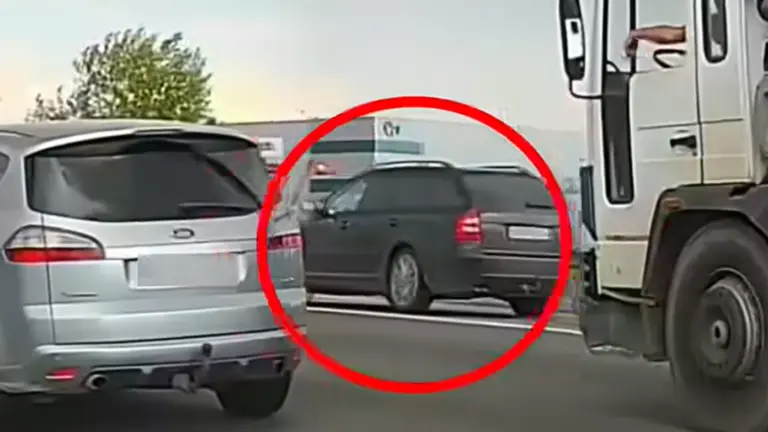A leállósávon előzött a Skodával: kitalálod milyen autóból vették videóra?