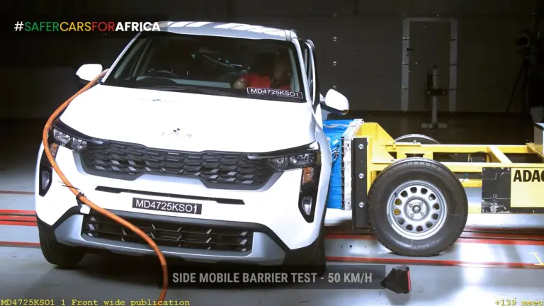 Megbukott a törésteszten a Kia 2,3 milliós SUV-ja, íme a videó!