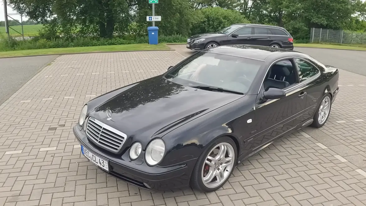 314 ezer kilométer után is bevállalnád? Végsebesség-teszten egy V8-as CLK!