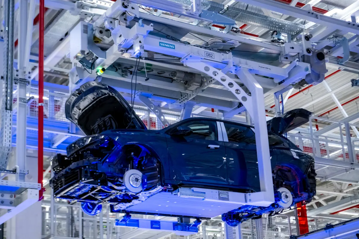 P90617877_highRes_bmw-group-plant-debr