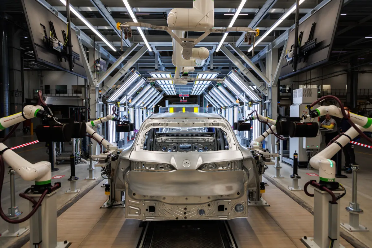 P90617933_highRes_bmw-group-plant-debr