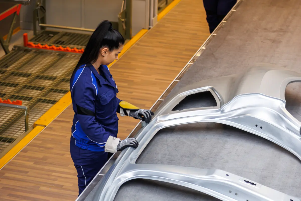 P90618031_highRes_bmw-group-plant-debr