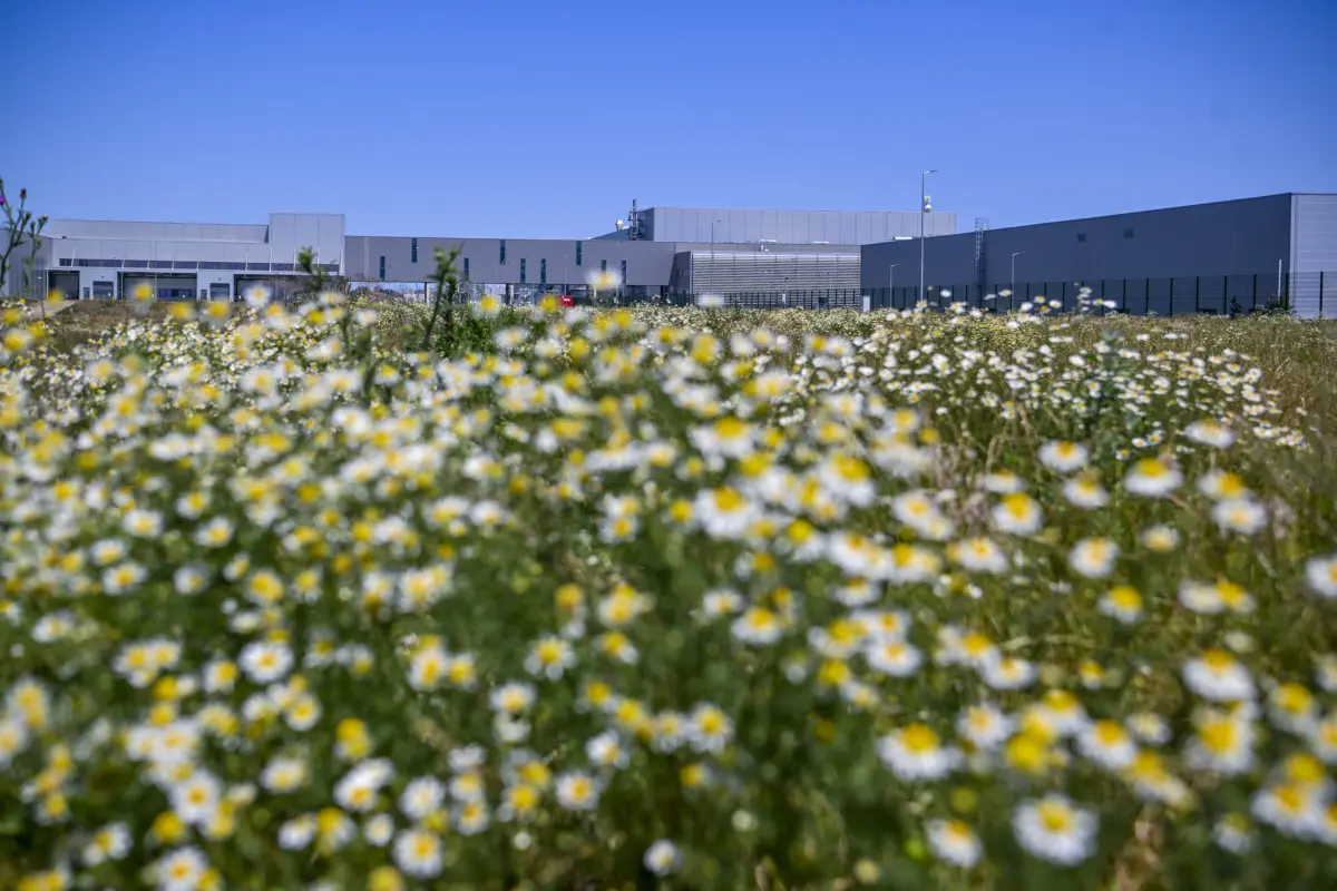 P90618064_highRes_bmw-group-plant-debr