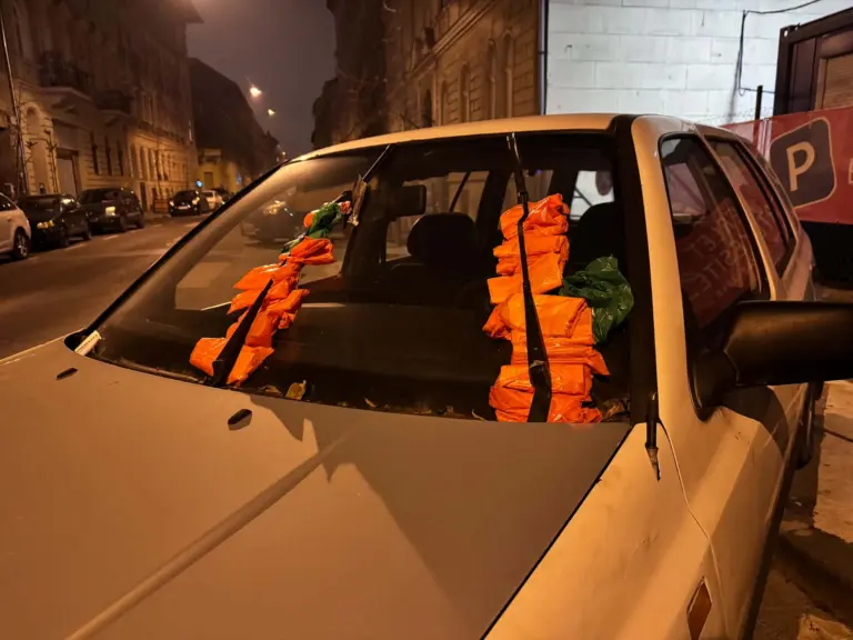 Új korszak kezdődik Budapest életében: mától nem lehet automatánál fizetni a parkolásért!