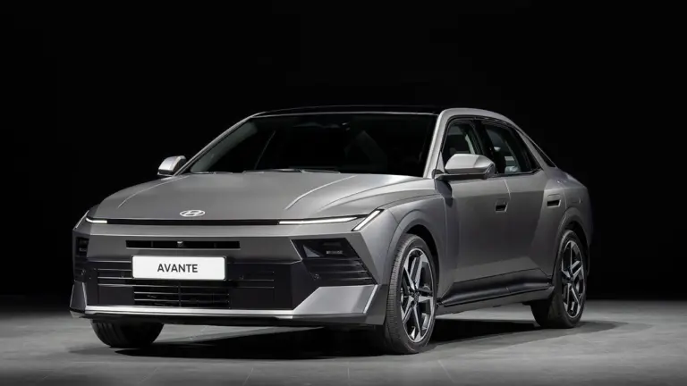 Benzinmotoros szedánt villantott a Hyundai! Íme a nyolcadik generációs Avante!