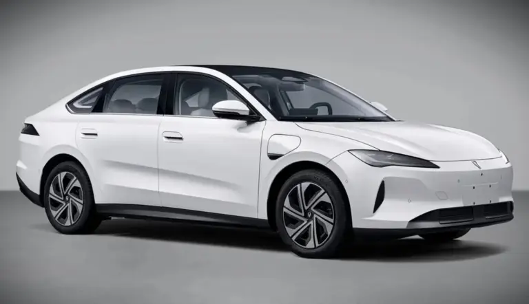 Jön az első tisztán elektromos Jetta, ám egy kis csavar is van a buliban!