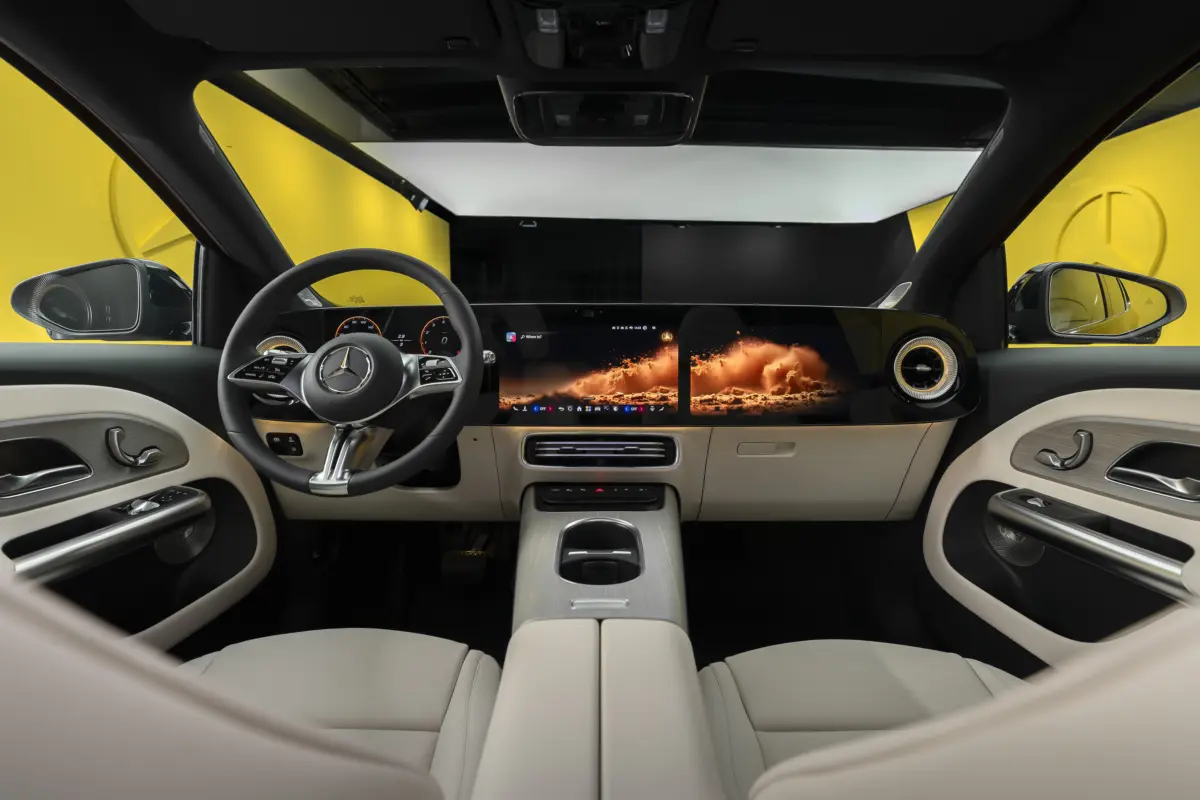 Der neue Mercedes-Benz GLA Hybrid.Exterieur: MANUFAKTUR Patagoniarot MetallicInterieur: ARTICO ivory beige//The all-new Mercedes-Benz GLA hybrid.Exterior: MANUFAKTUR patagonia red metallicInterior: ARTICO ivory beige