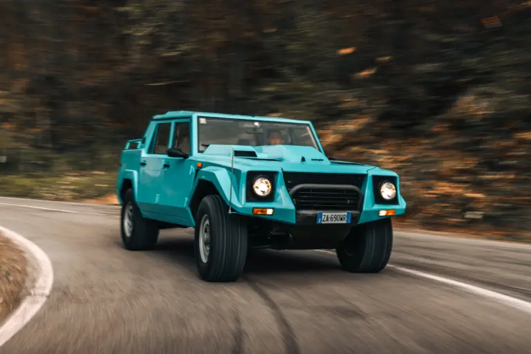 40 éve született a Lamborghini szuperterepjárója, ami a Hummer babérjaira tört