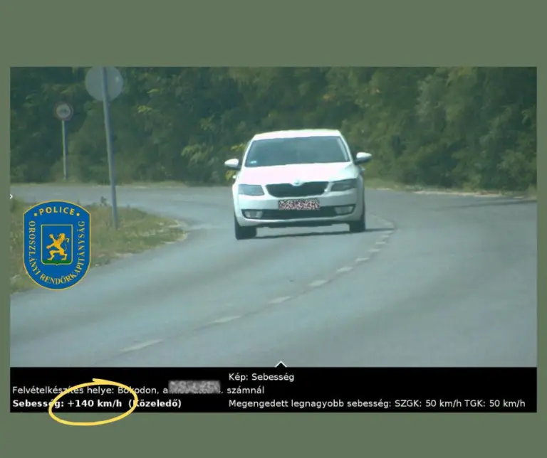 Durva gyorshajtáson kapták a Škoda sofőrjét! Óriási bírság lett a vége!