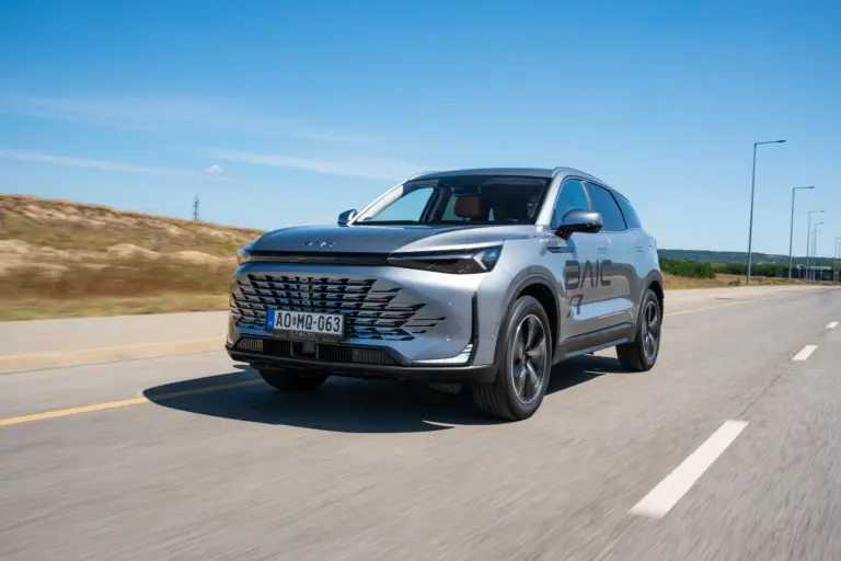 Olcsó középkategóriás SUV? Teszten a BAIC X7!
