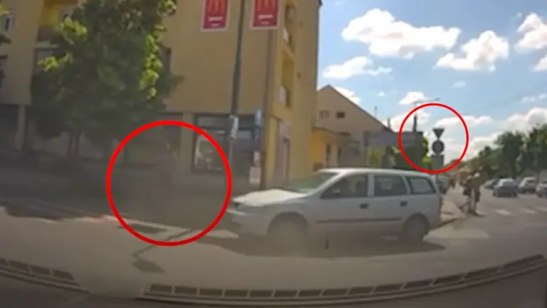 Figyelmetlenül kanyarodott az Opel sofőrje: kitalálod, milyen autónak nem adott elsőbbséget?