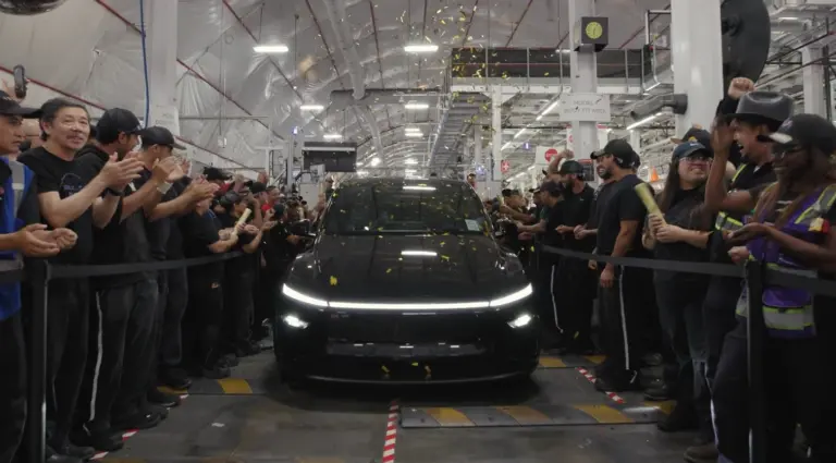 Olyan mérföldkövet ért el a Tesla, amilyet eddig még senki másnak sem sikerült!