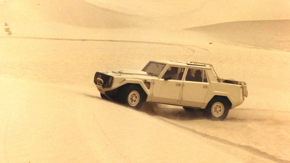 La,borghini_LM002_002