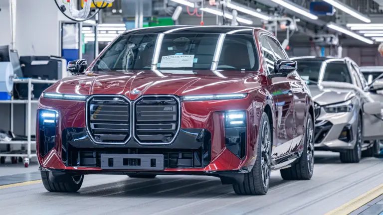 Már jönnek a szalagról az új BMW 7-esek