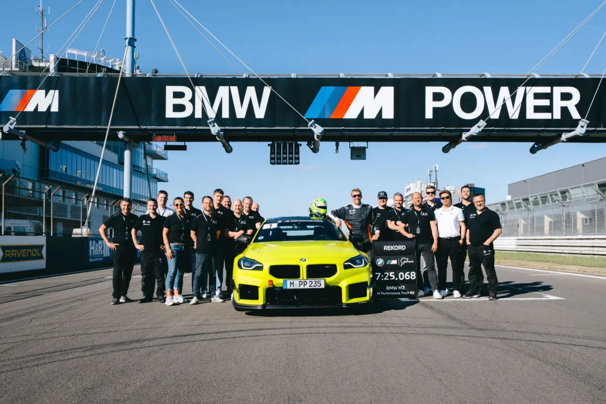 P90649369_highRes_bmw-m2-with-m-perfor