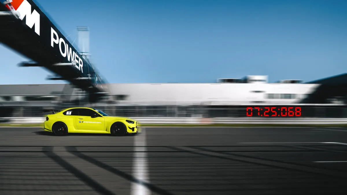 P90649373_highRes_bmw-m2-with-m-perfor