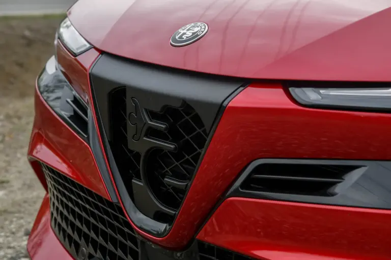Érkezik az Alfa Romeo új SUV-ja! Íme az első fotó!