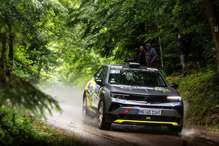 Az elektromos raliversenyzés egyik legnagyobb gondját oldaná meg az Opel