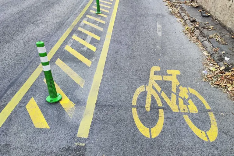 Parkolóból lesz bicikliút a Szent Gellért rakparton, íme a részletek!