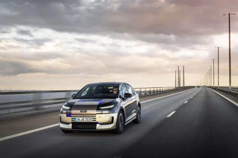 Friss fotókon az A2 e-tron! Ezt tudja majd az Audi új villanyautója!
