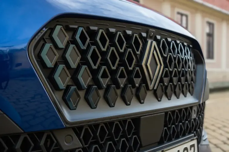 Vajon még mindig bízik a tisztán elektromos jövőben a Renault? Merész célt fogalmaztak meg!